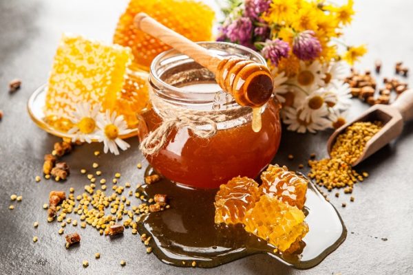Honey jar and dipper with leaking honey